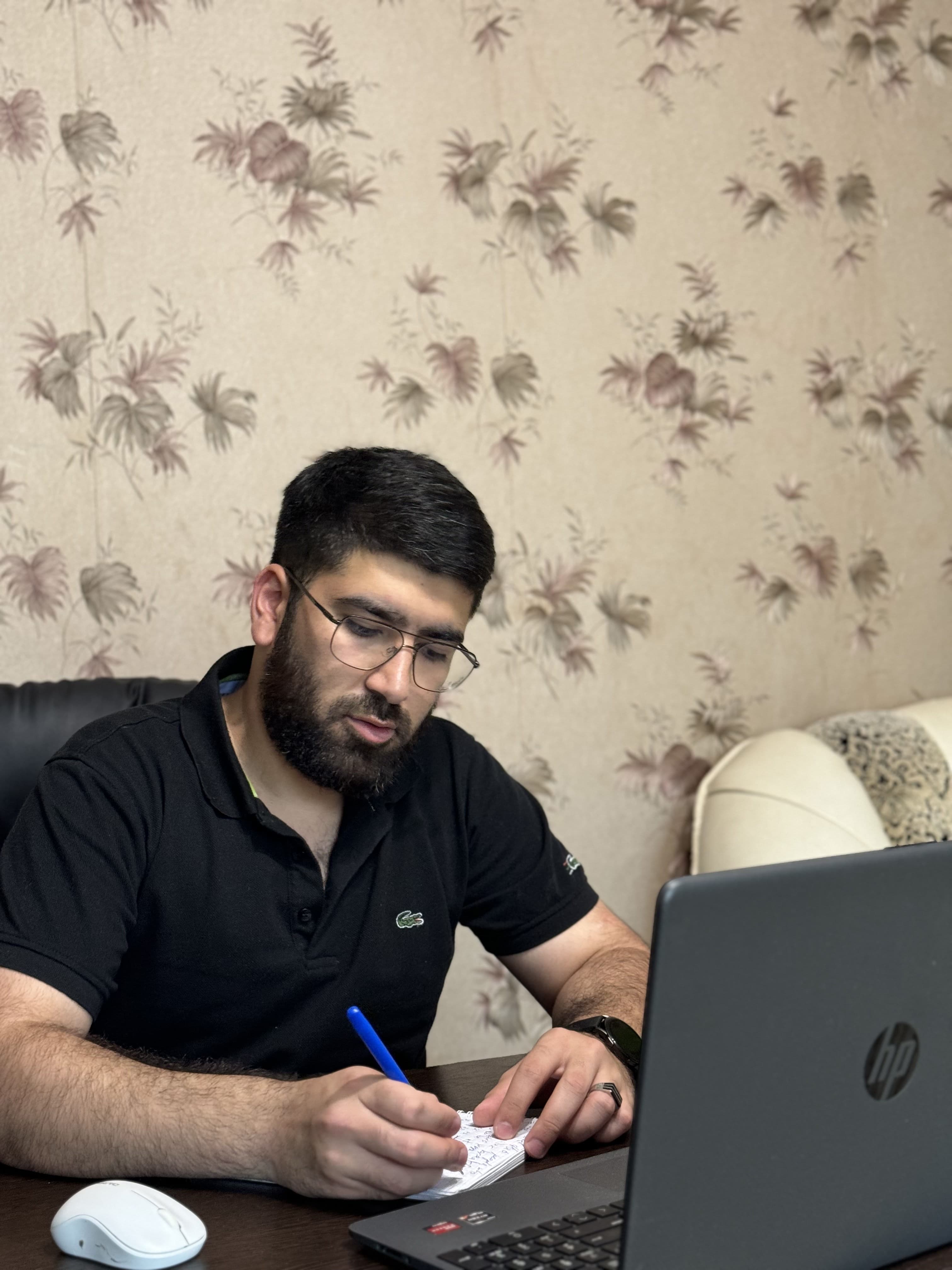 Откурий Салиев за работой